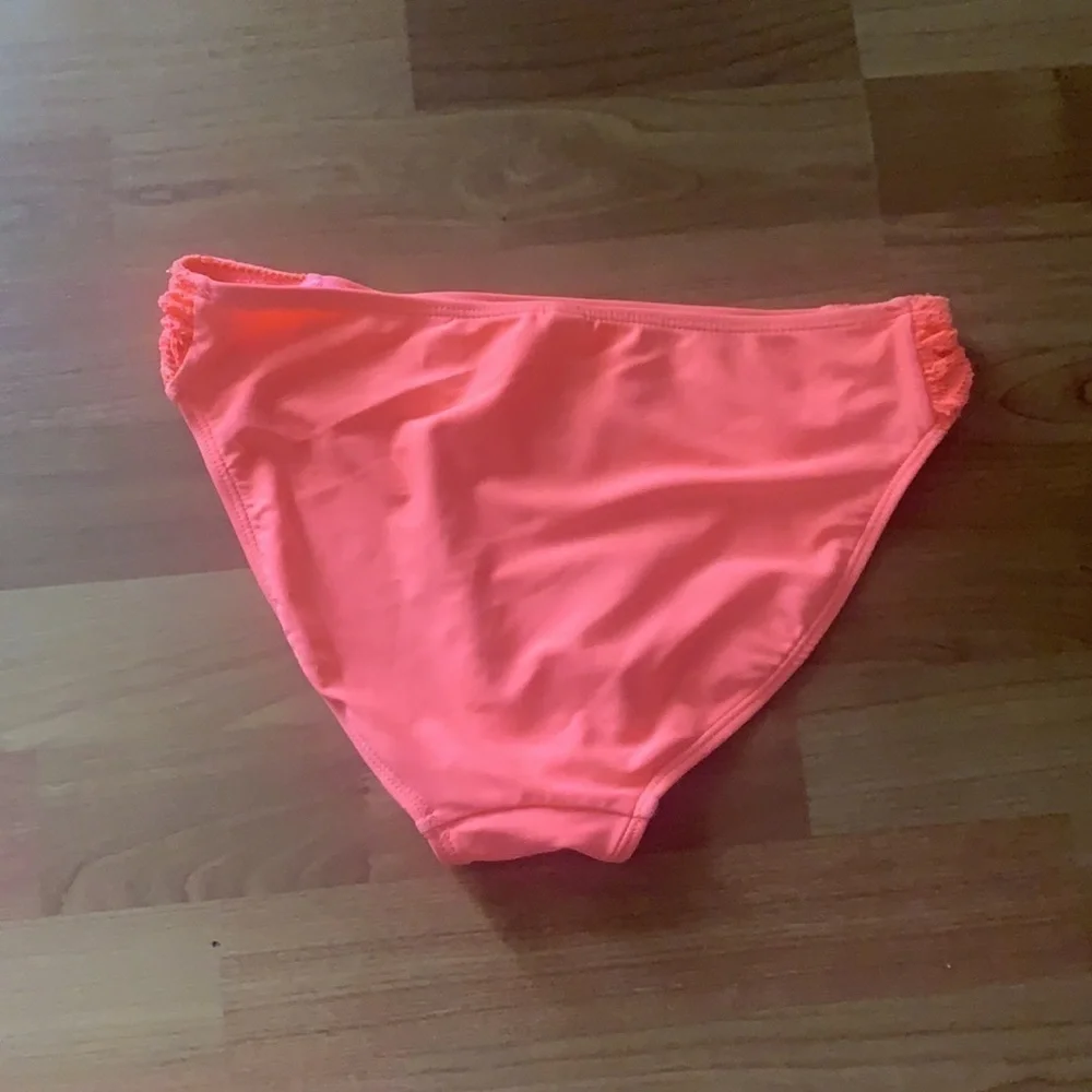 SO girls 2 pieces swimsuit with crochet like material Size 14